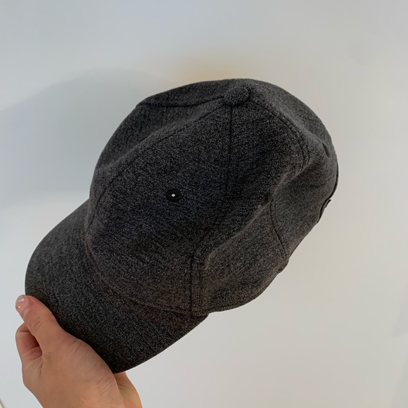 Lululemon Running Cap (Heather Dark Grey) - Picture 3 of 3
